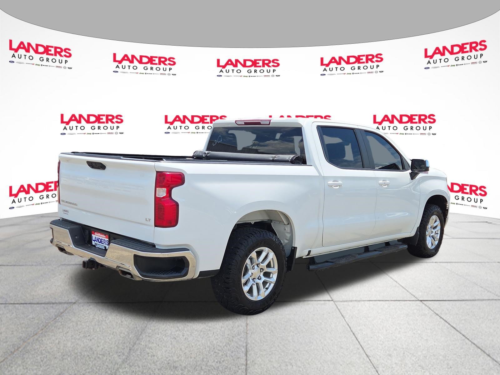 Used 2022 Chevrolet Silverado 1500 LT w/ Z71 Off-Road Package AWD/4WD image 3