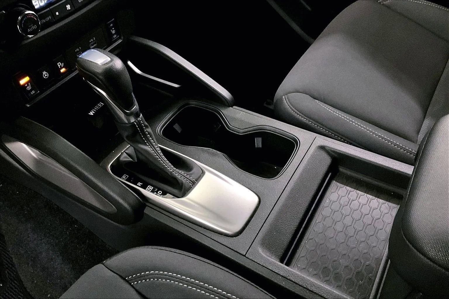 Used 2024 Nissan Frontier SV w/ SV Convenience Package image 16