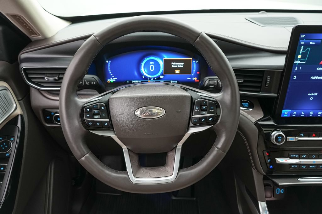 Certified 2023 Ford Explorer Platinum w/ Technology Package AWD/4WD image 14