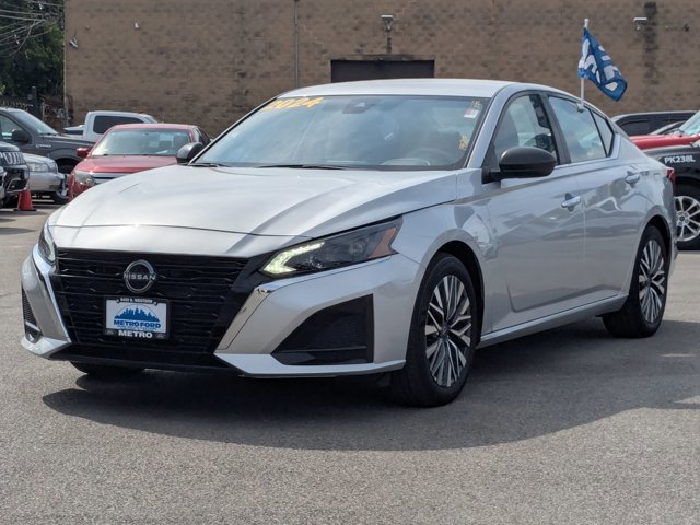Used 2024 Nissan Altima 2.5 SV FWD image 8