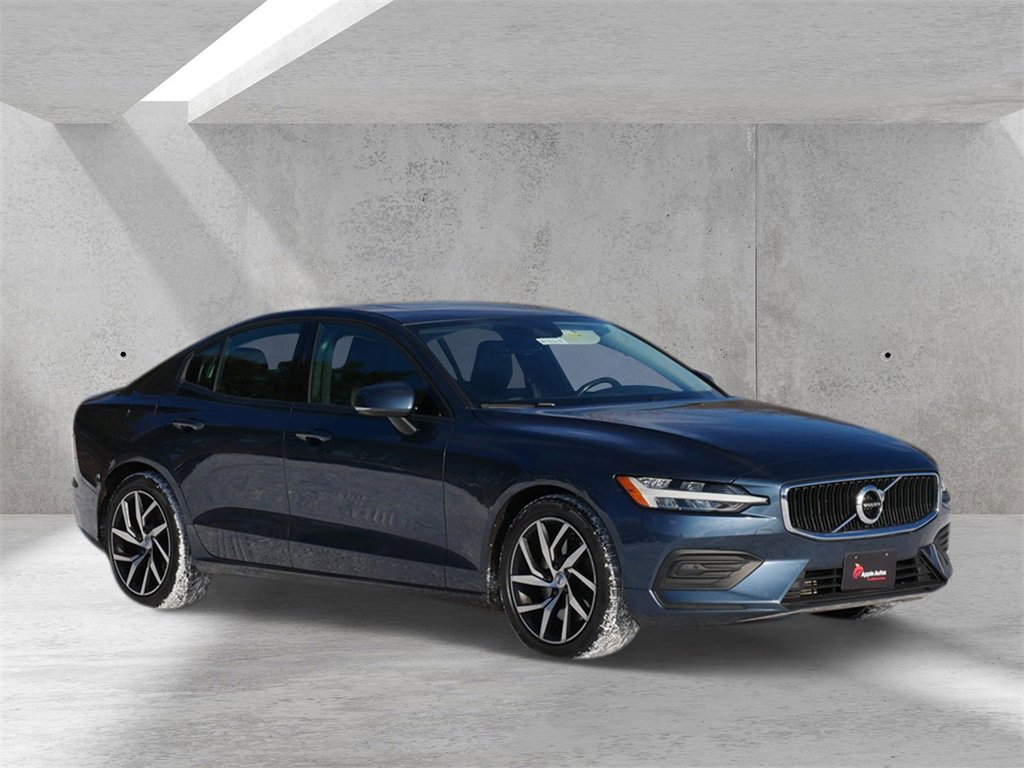 Used 2019 Volvo S60 T6 Momentum w/ Premium Package image 1