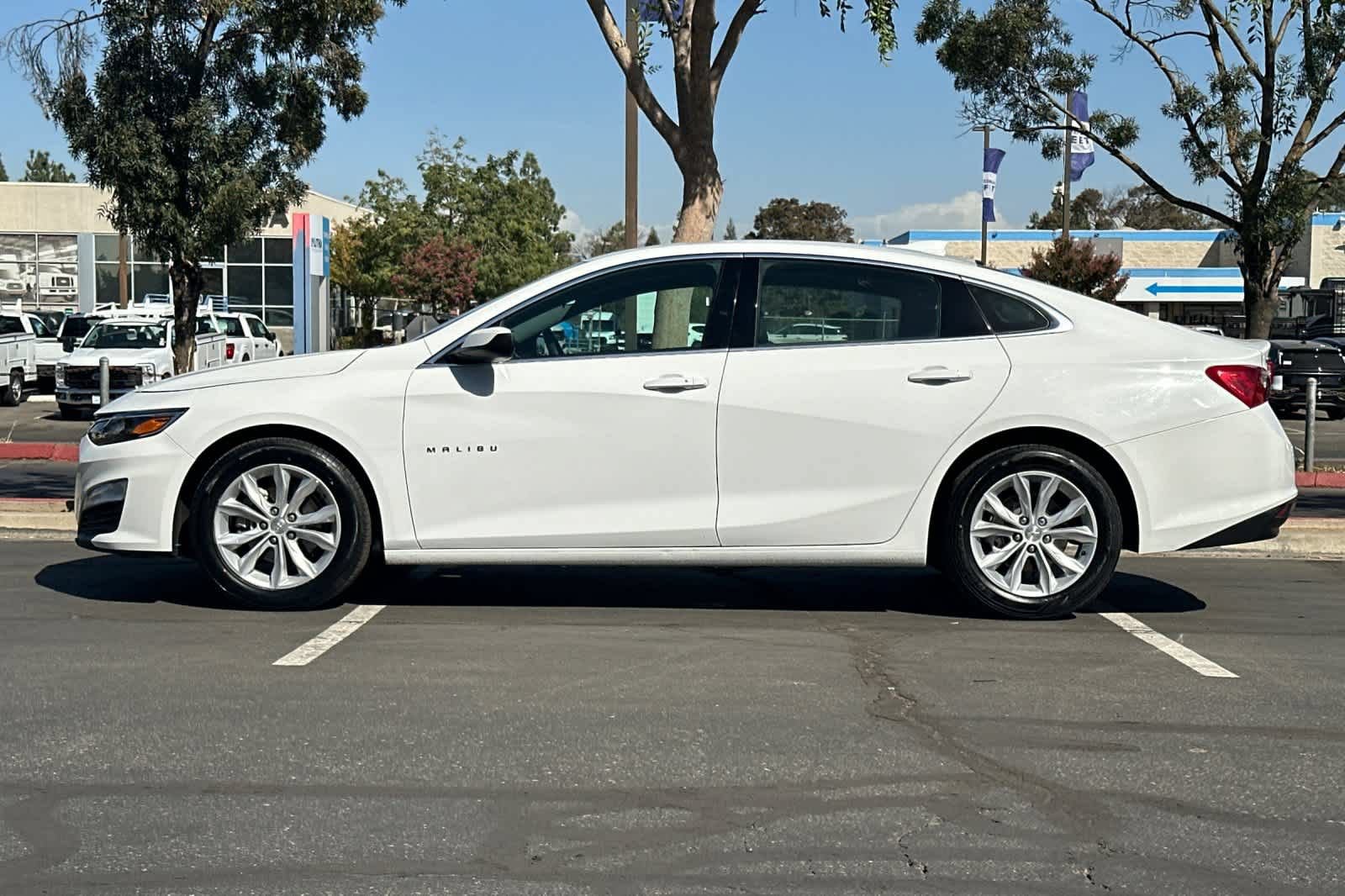 Used 2025 Chevrolet Malibu LT FWD image 6