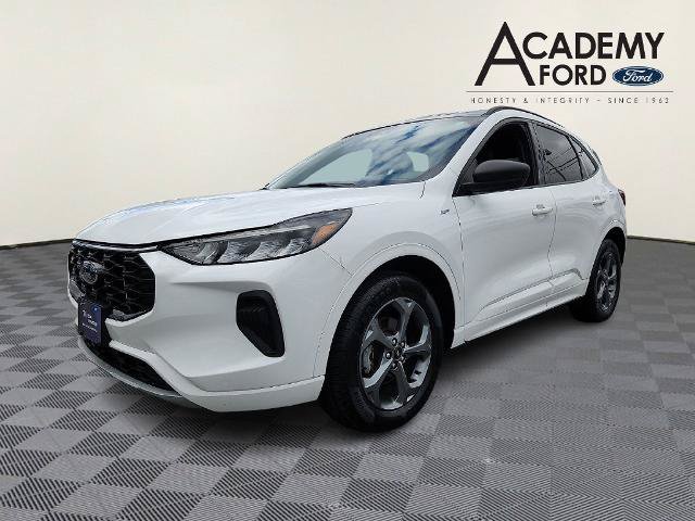 Certified 2023 Ford Escape ST-Line w/ Tech Pack #1 AWD/4WD image 3
