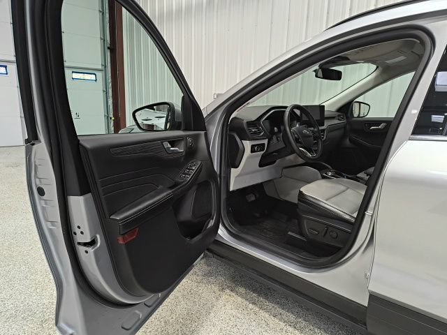Certified 2023 Ford Escape Platinum AWD/4WD image 12