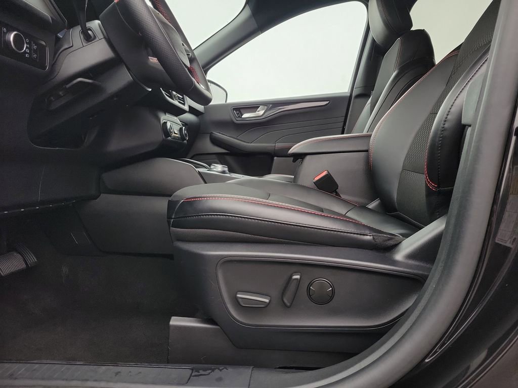 Certified 2025 Ford Escape ST-Line AWD/4WD image 17