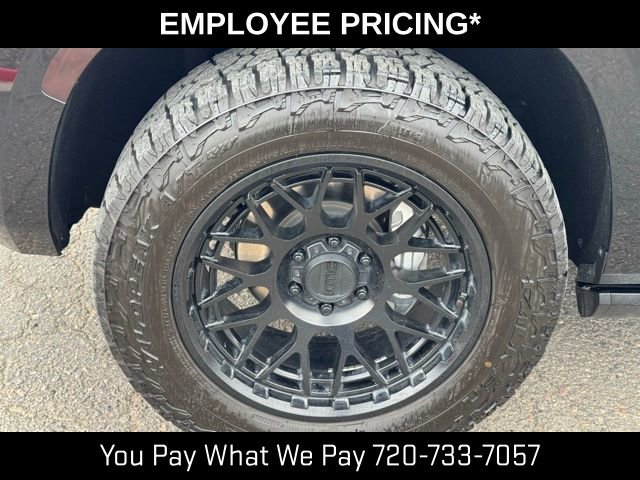 Used 2024 GMC Yukon AT4 w/ Technology Package AWD/4WD image 11