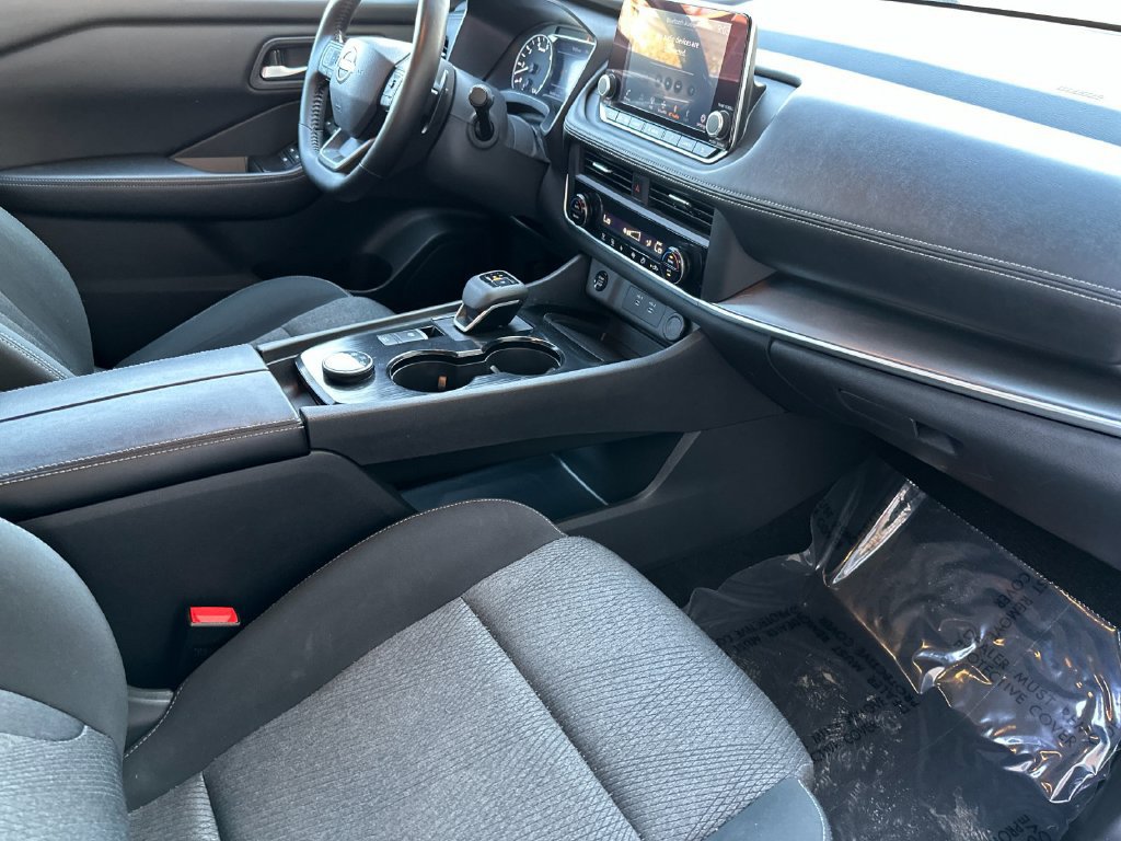 Used 2025 Nissan Rogue SV AWD/4WD image 15