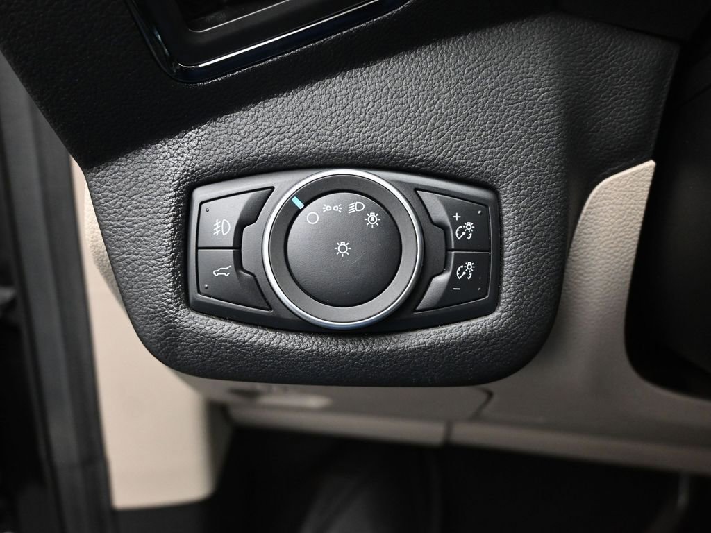 Certified 2019 Ford Escape Titanium FWD image 40