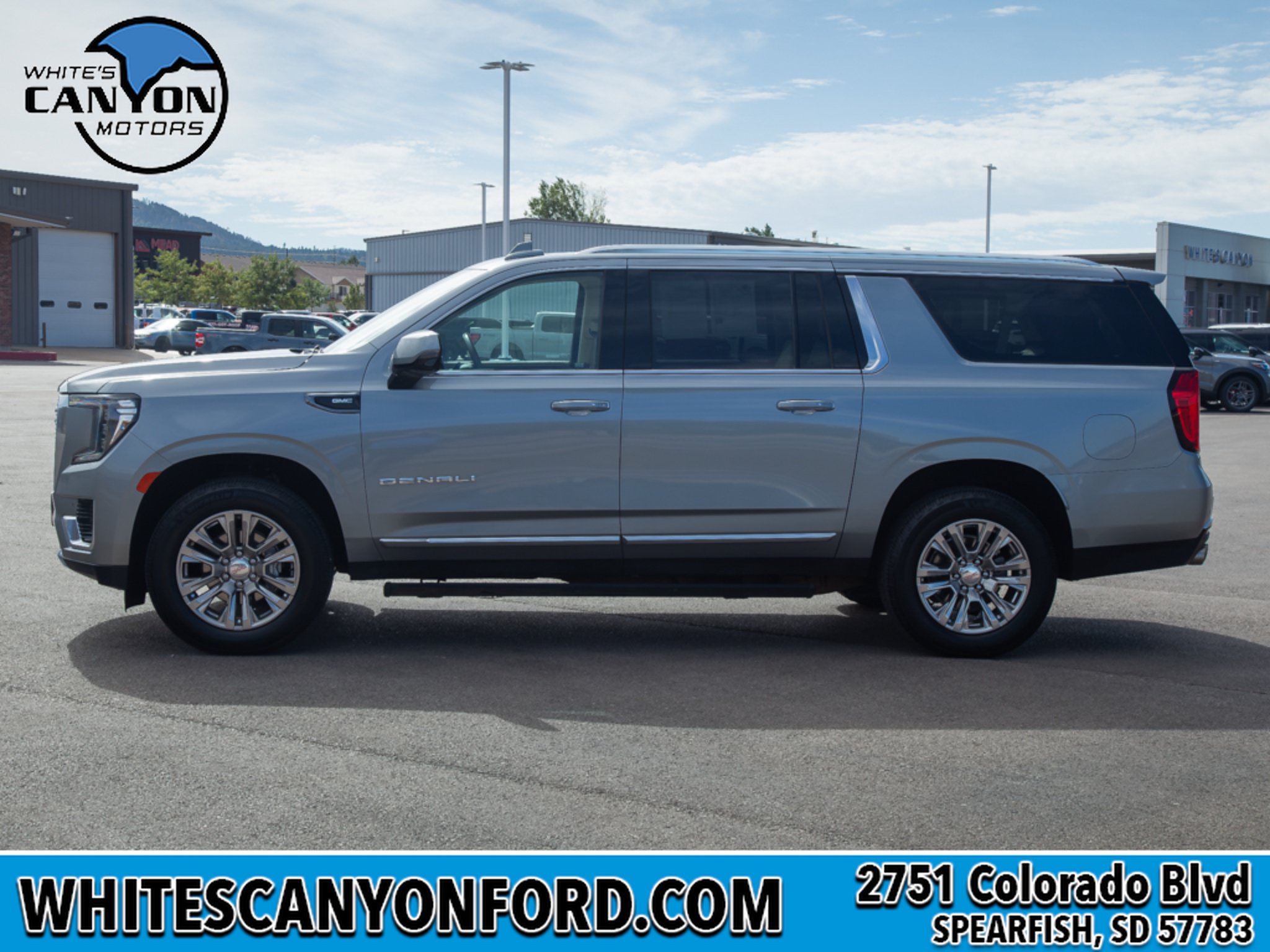 Used 2023 GMC Yukon XL Denali AWD/4WD image 3