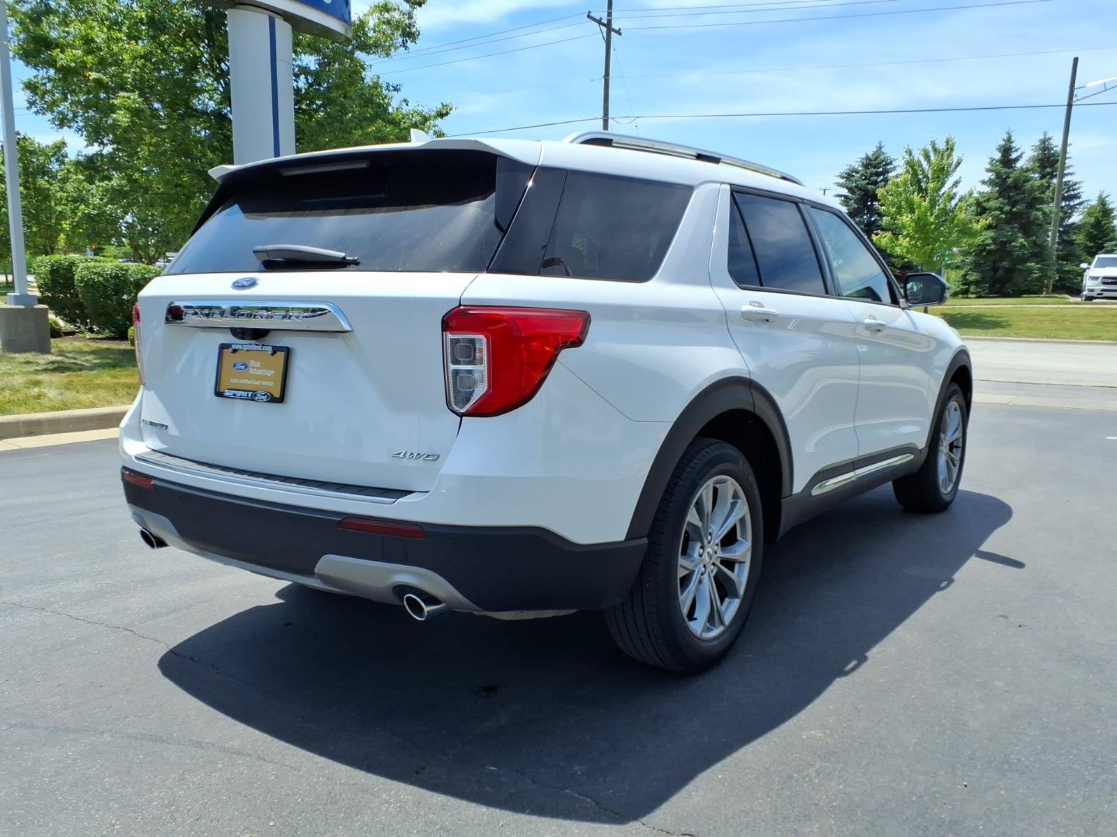 Certified 2023 Ford Explorer Limited w/ Limited Technology Package AWD/4WD image 11