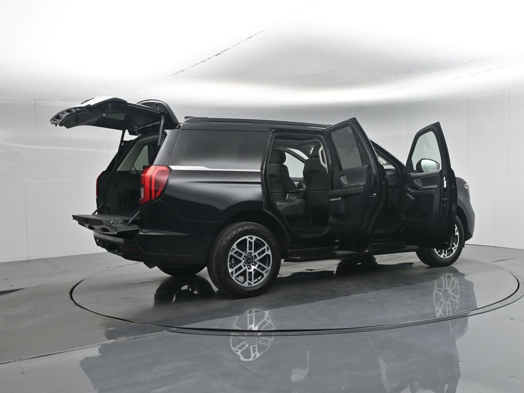 Certified 2025 Ford Expedition Active AWD/4WD image 6
