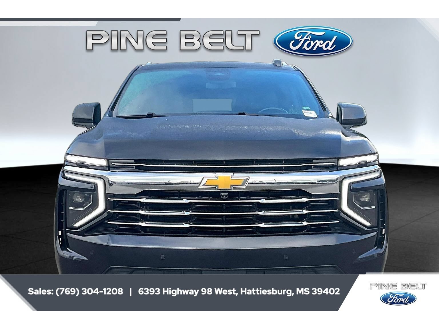 Used 2025 Chevrolet Suburban LT RWD image 3