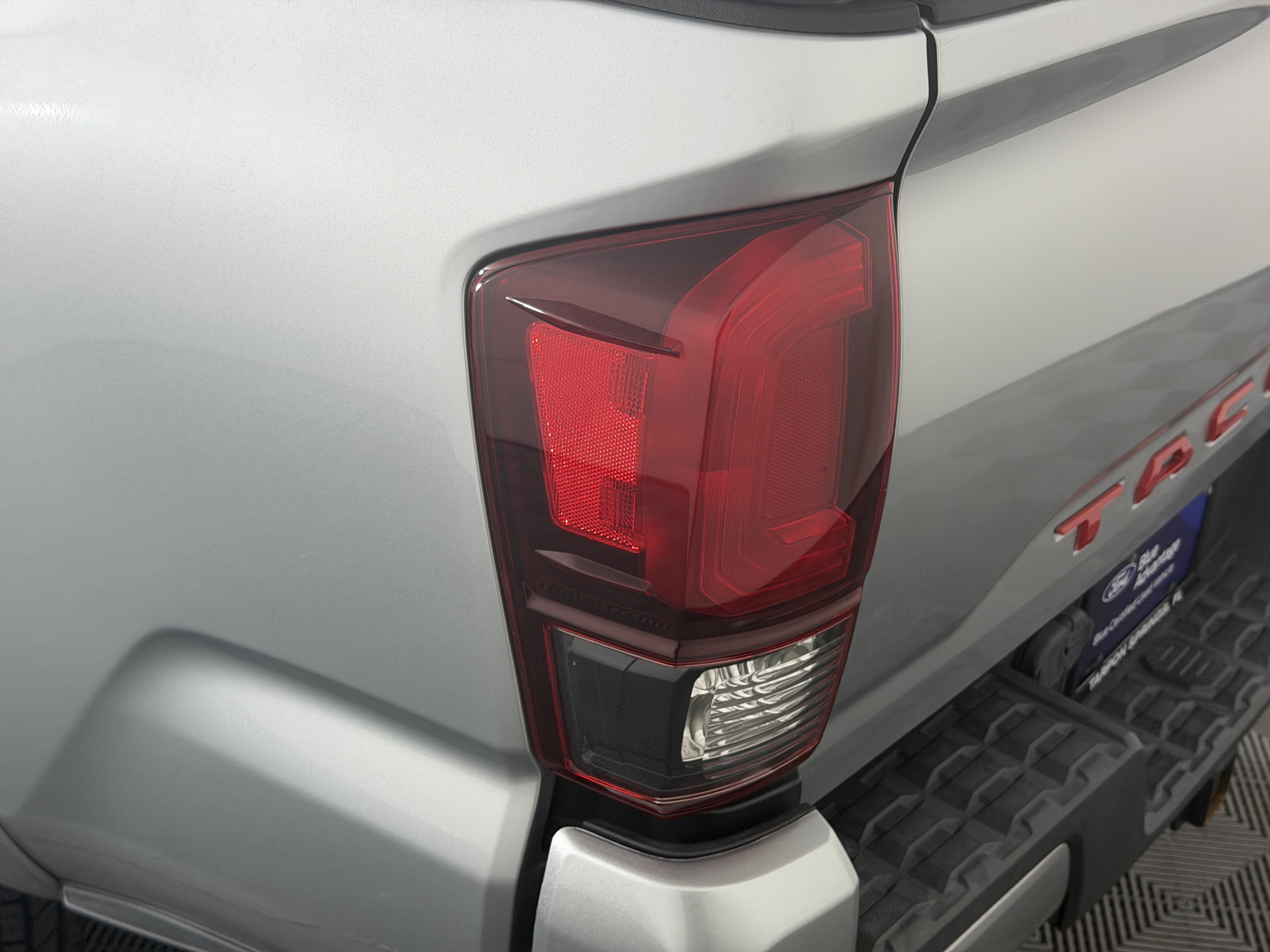 Used 2022 Toyota Tacoma SR5 w/ Technology Package RWD image 10