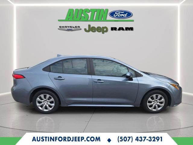 Used 2022 Toyota Corolla LE image 2