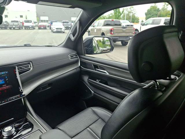 Used 2024 Jeep Wagoneer Series III AWD/4WD image 11