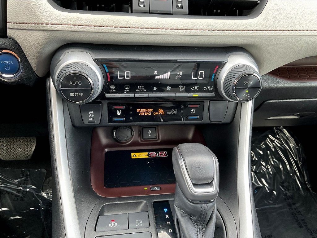 Used 2022 Toyota RAV4 Limited AWD/4WD image 17