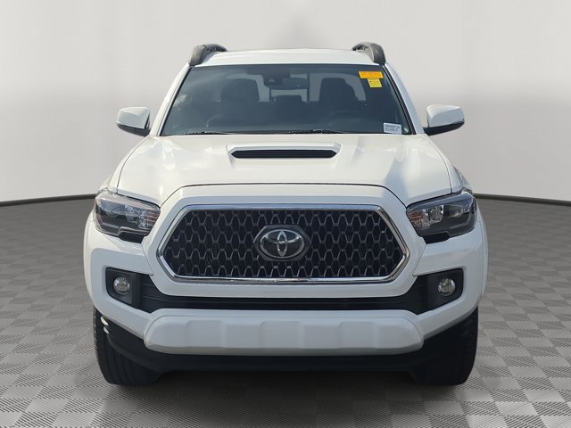 Used 2018 Toyota Tacoma TRD Sport RWD image 2