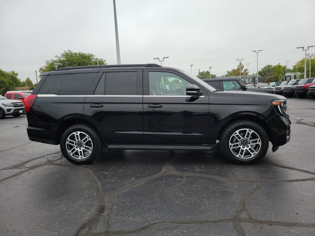 Certified 2025 Ford Expedition Active AWD/4WD image 3