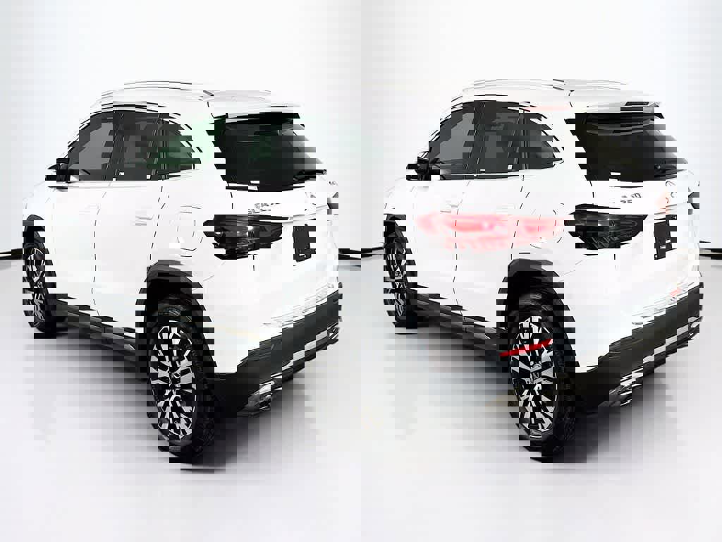 Used 2025 Mercedes-Benz GLA 250 4MATIC image 3