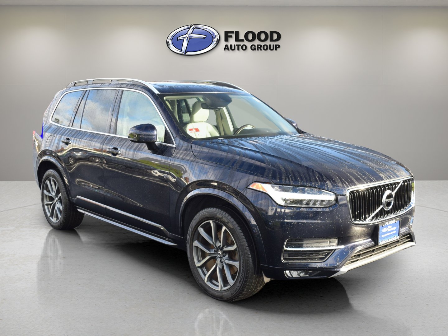 Used 2019 Volvo XC90 T5 Momentum w/ Multimedia Package