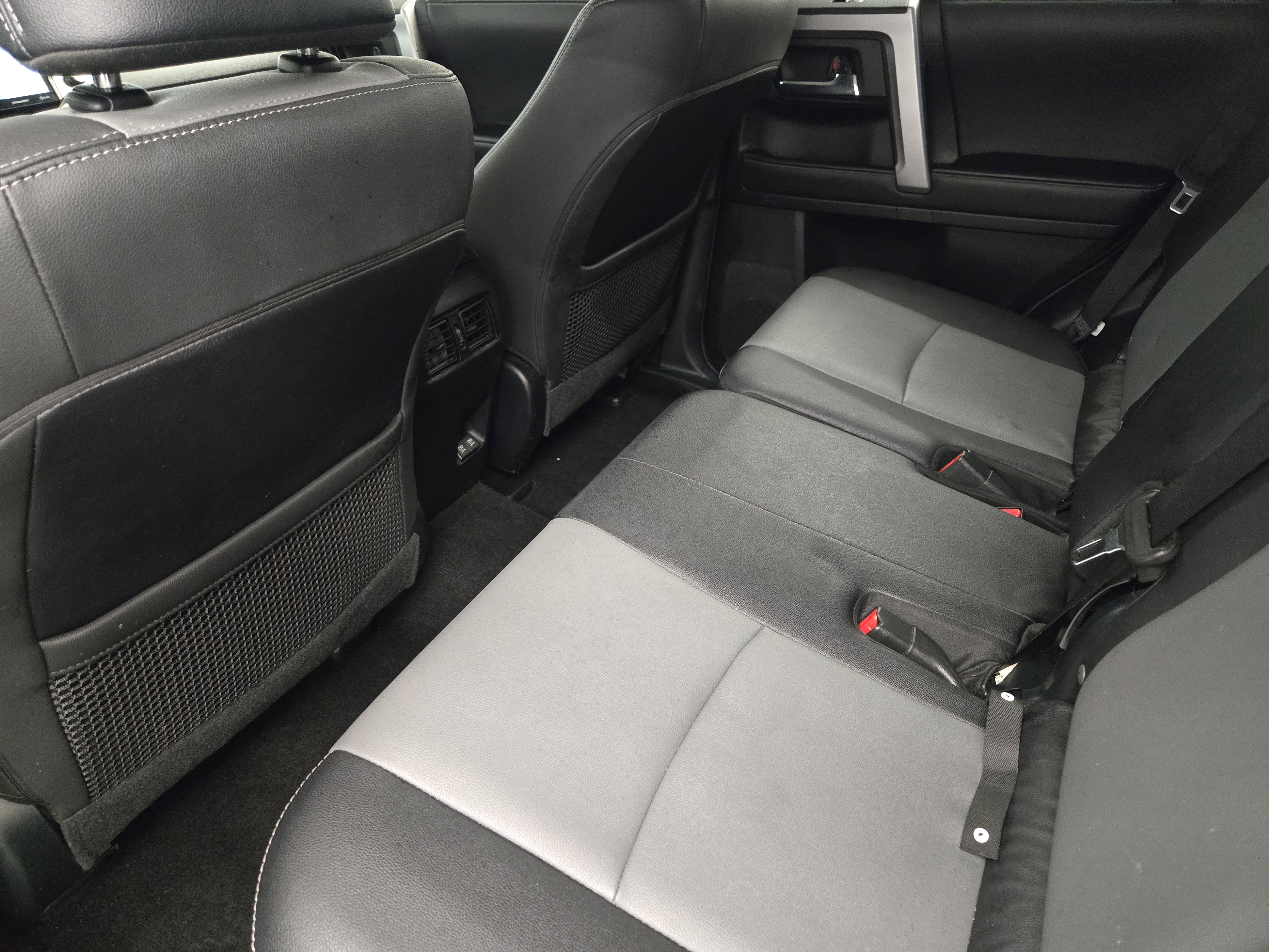 Used 2022 Toyota 4Runner SR5 Premium w/ Moonroof Package AWD/4WD image 32