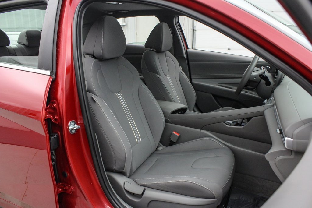 Used 2025 Hyundai Elantra SEL image 22