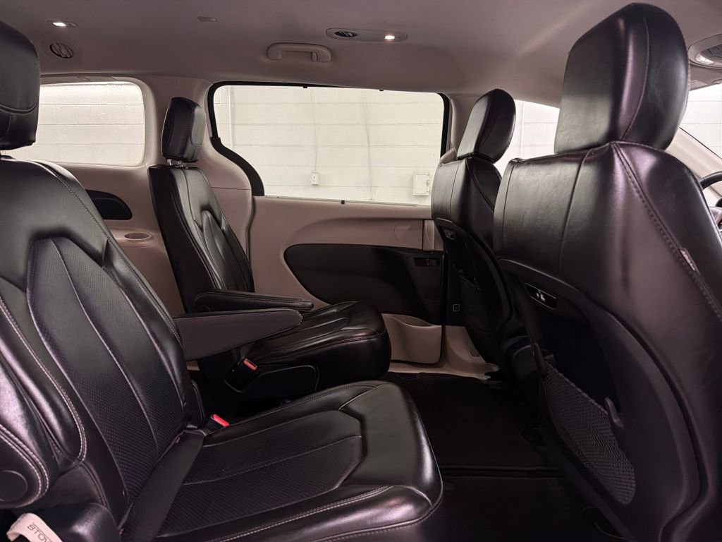 Used 2023 Chrysler Pacifica Touring-L FWD image 30