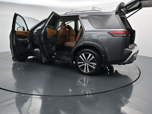 Used 2025 Nissan Pathfinder Platinum w/ Cargo Package AWD/4WD image 44