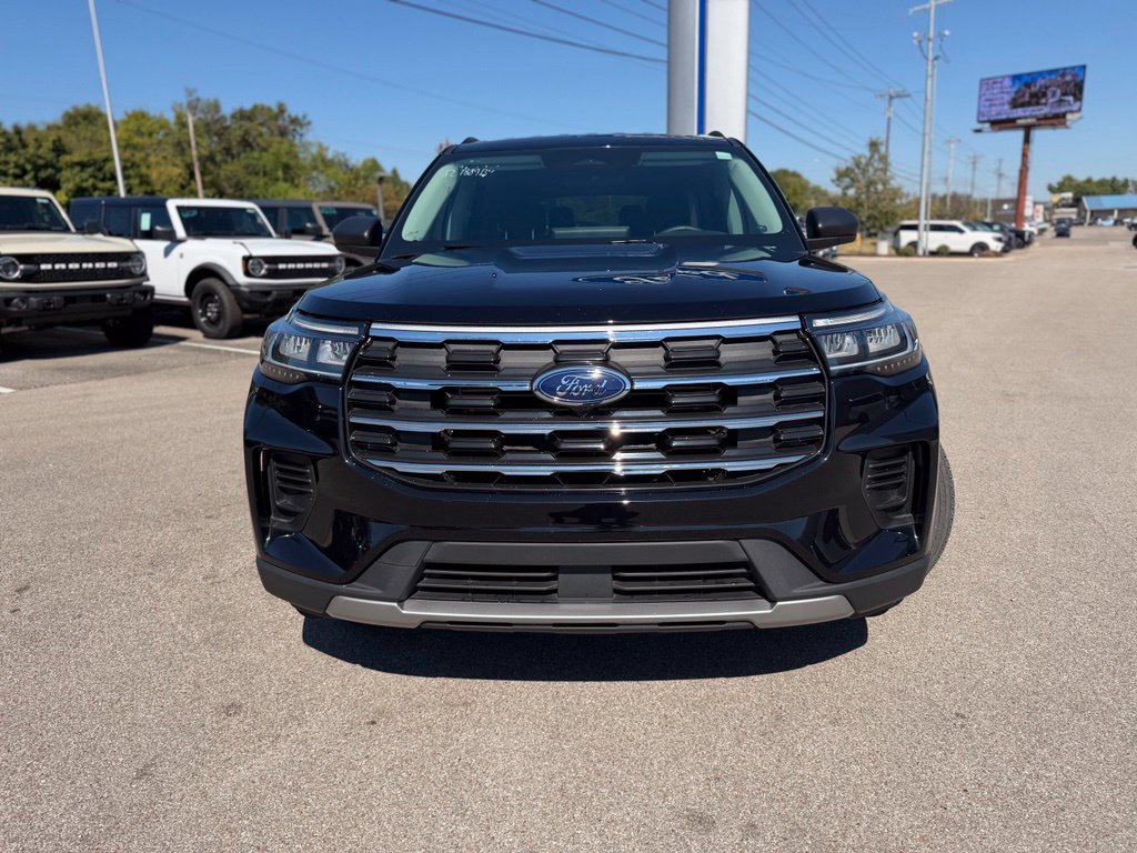 Certified 2025 Ford Explorer Active RWD image 2