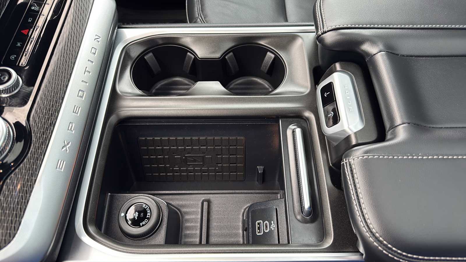 Certified 2025 Ford Expedition Platinum w/ Stealth Performance Package image 18