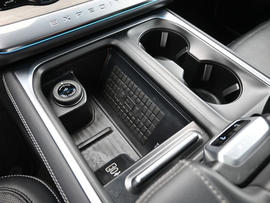 Certified 2025 Ford Expedition Max Platinum image 32