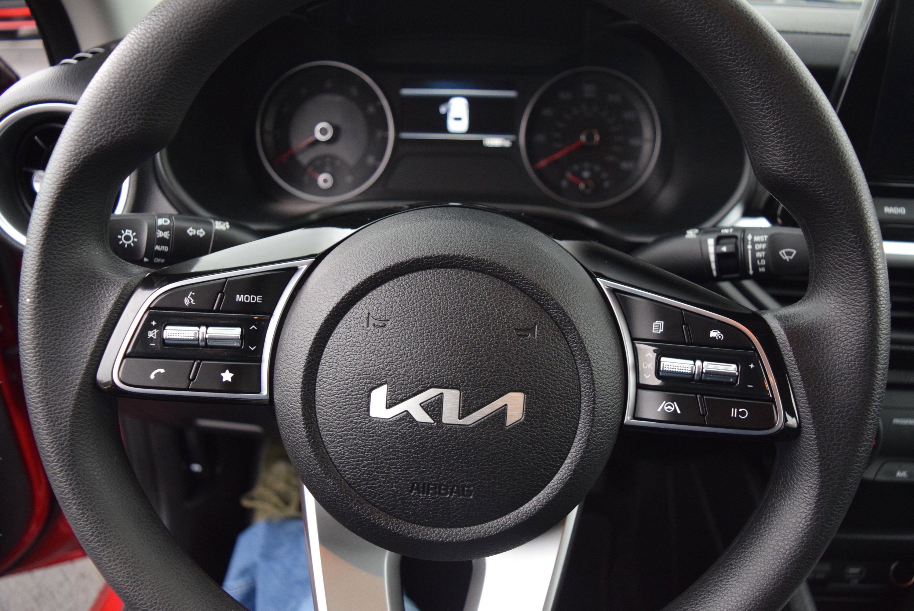 Used 2022 Kia Forte LXS w/ LXS Technology Package image 9