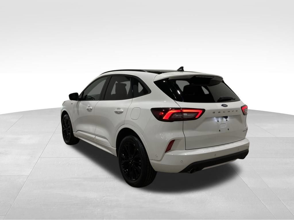 Certified 2023 Ford Escape ST-Line Elite w/ Premium Technology Package image 5