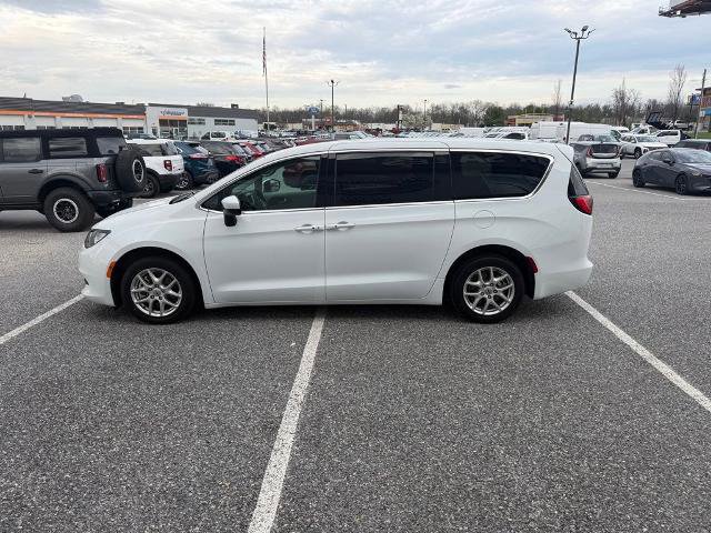 Used 2023 Chrysler Voyager LX FWD image 2
