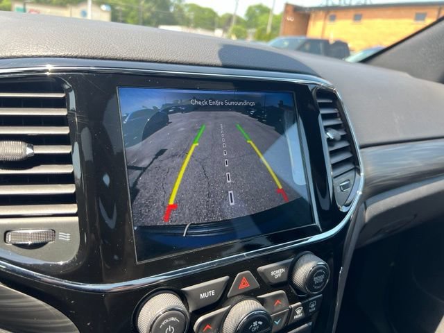 Used 2020 Jeep Grand Cherokee Altitude AWD/4WD image 13