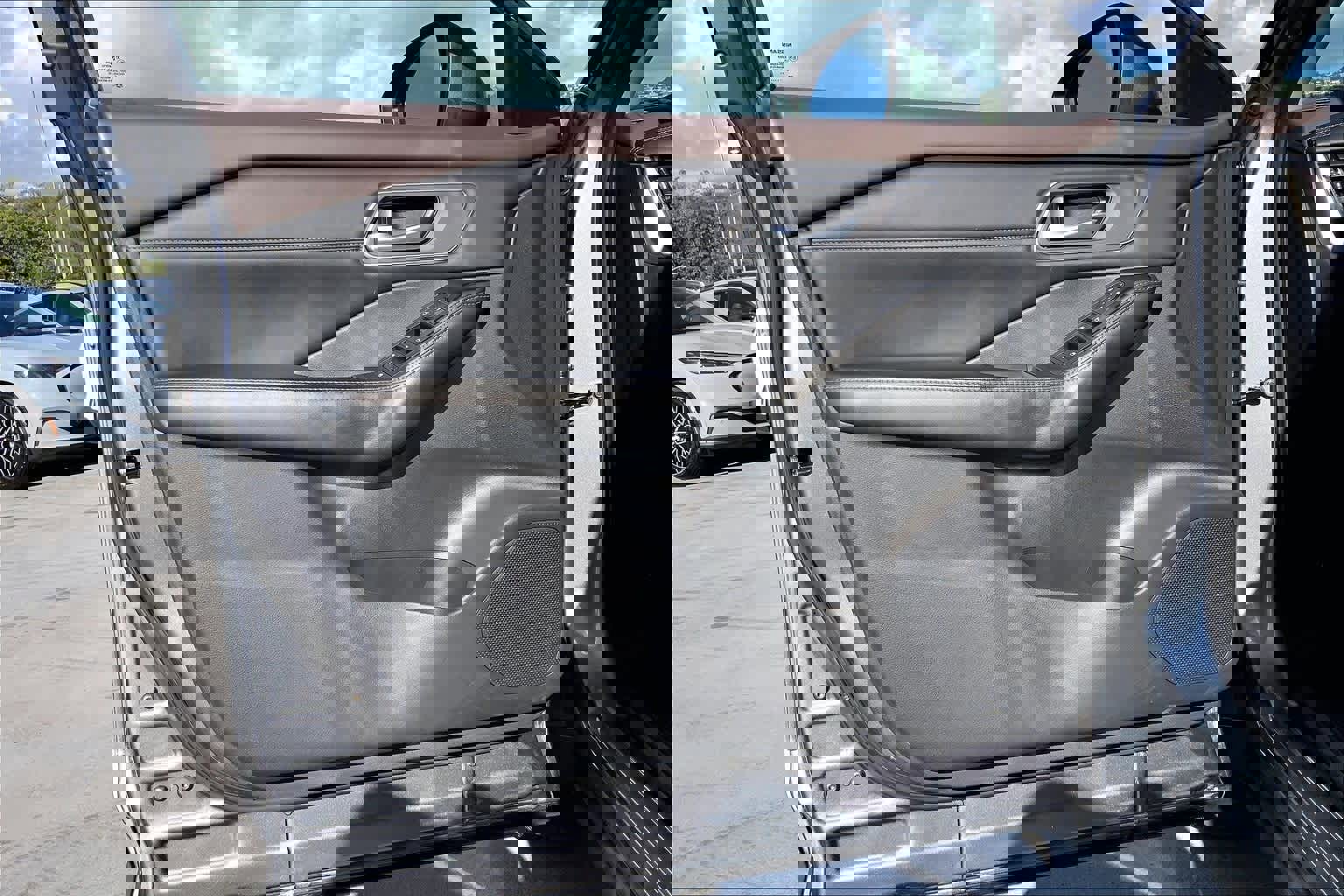 Used 2021 Nissan Rogue SV w/ Premium Package image 27