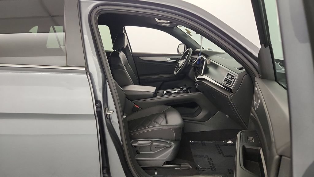 Used 2024 Volkswagen Atlas Cross Sport SE w/ Black Wheel Package AWD/4WD image 30