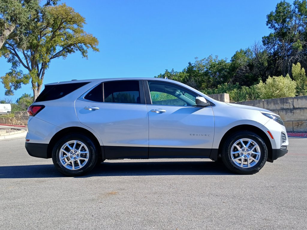 Used 2022 Chevrolet Equinox LT AWD/4WD image 2