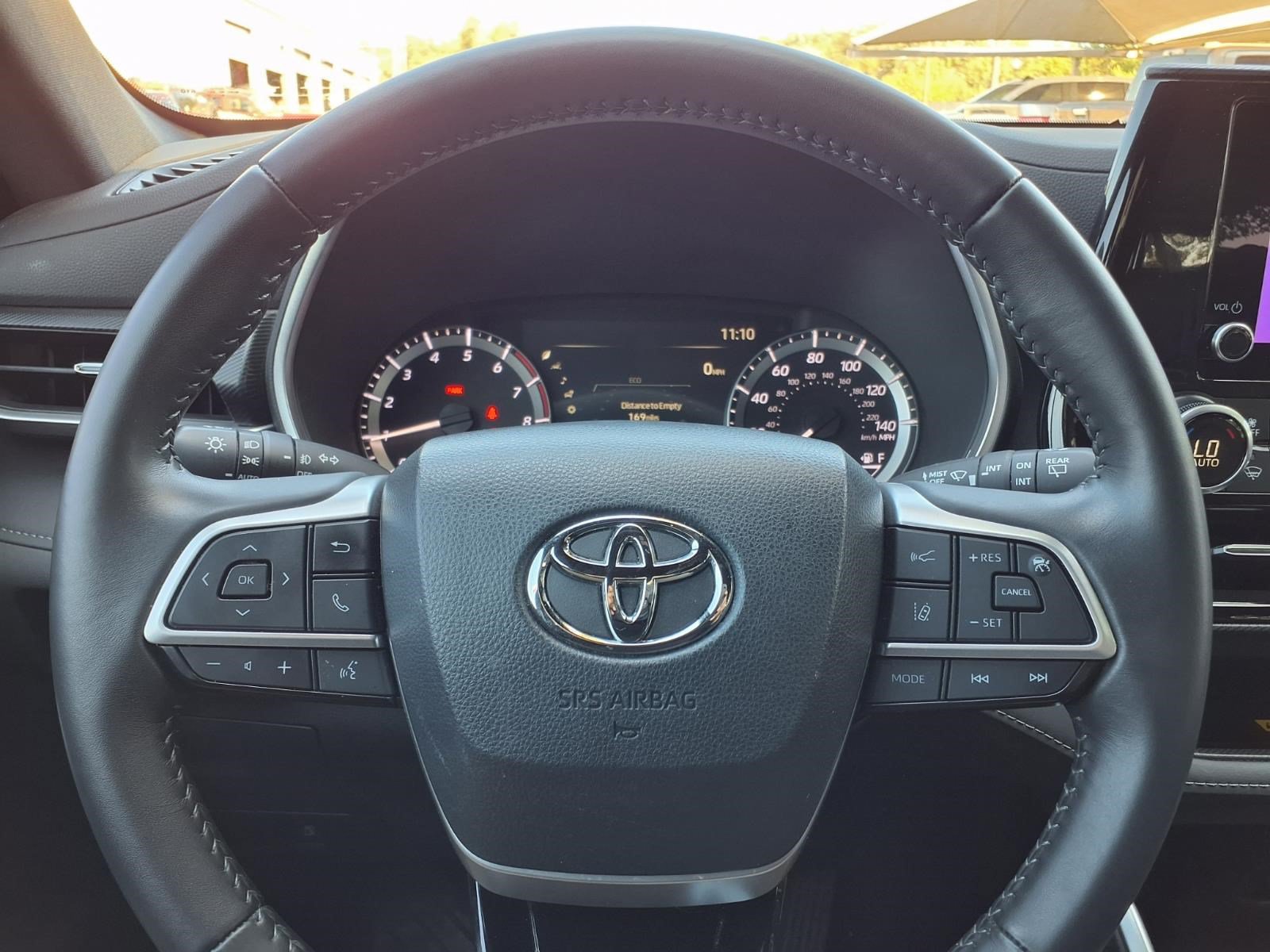 Used 2024 Toyota Highlander LE AWD/4WD image 26