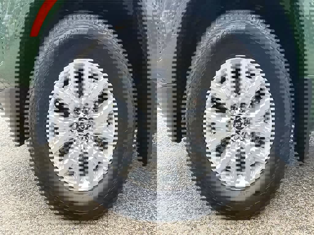 Used 2022 Nissan Frontier SV w/ Technology Package image 9