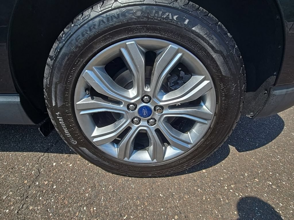 Certified 2019 Ford Edge Titanium w/ Cold Weather Package AWD/4WD image 36
