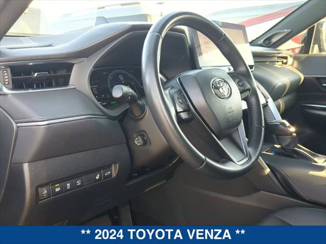 Used 2024 Toyota Venza Limited AWD/4WD image 12