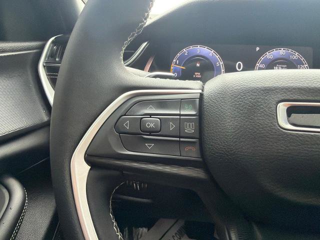 Used 2025 Jeep Grand Cherokee L Laredo AWD/4WD image 21