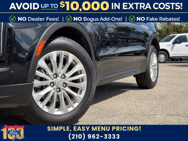 Used 2024 Cadillac XT4 Luxury FWD image 2