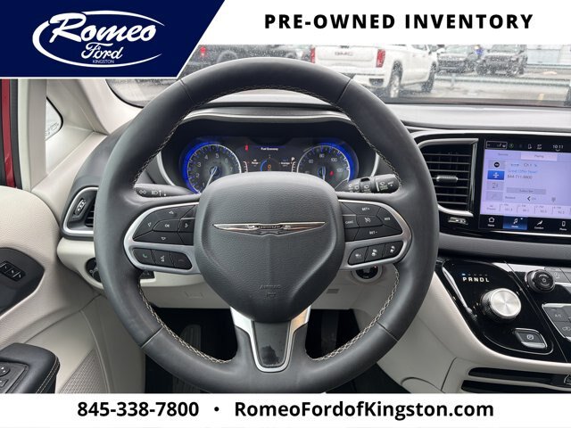 Used 2024 Chrysler Pacifica Touring-L FWD image 13