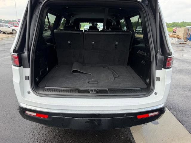 Used 2024 Jeep Wagoneer L Series II w/ Flexible Seating Group AWD/4WD image 7
