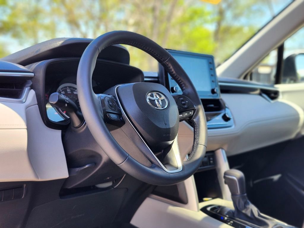 Used 2022 Toyota Corolla Cross LE w/ Moonroof Package AWD/4WD image 19