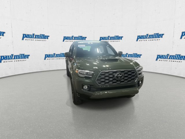 Used 2022 Toyota Tacoma TRD Sport w/ TRD Premium Sport Package AWD/4WD image 5