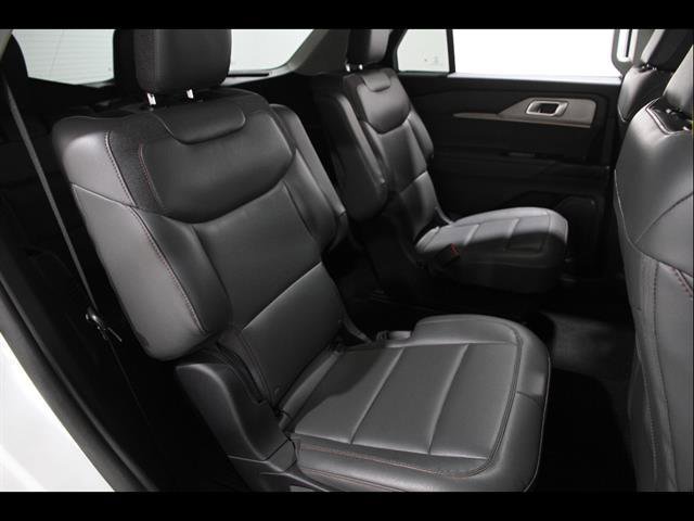 Certified 2025 Ford Explorer Active w/ Active Comfort Package AWD/4WD image 18