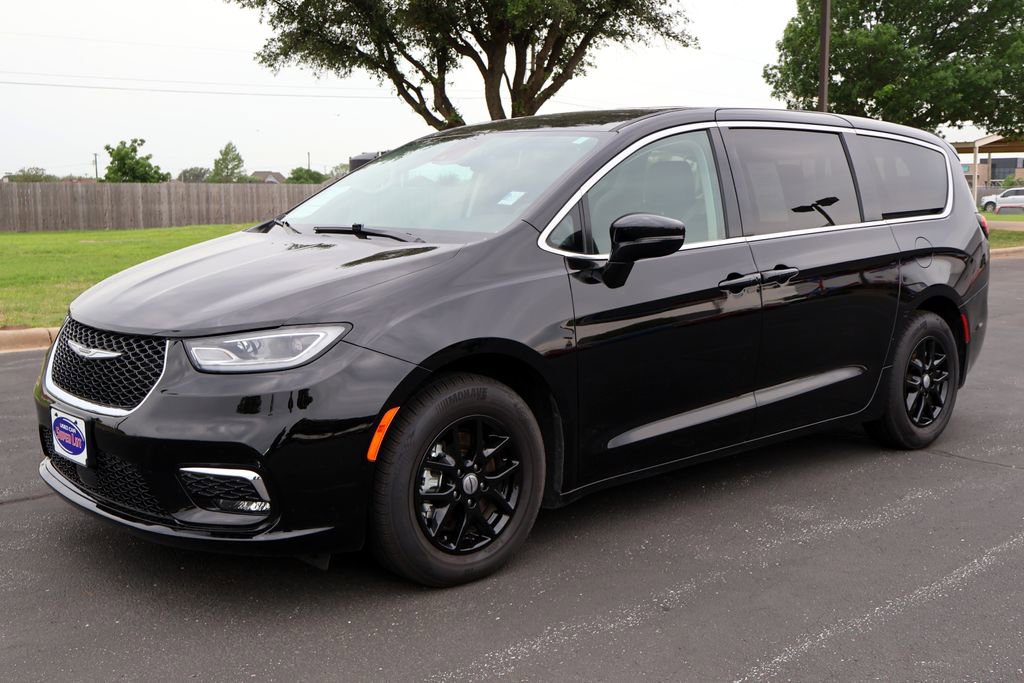 Used 2024 Chrysler Pacifica Touring-L FWD image 9